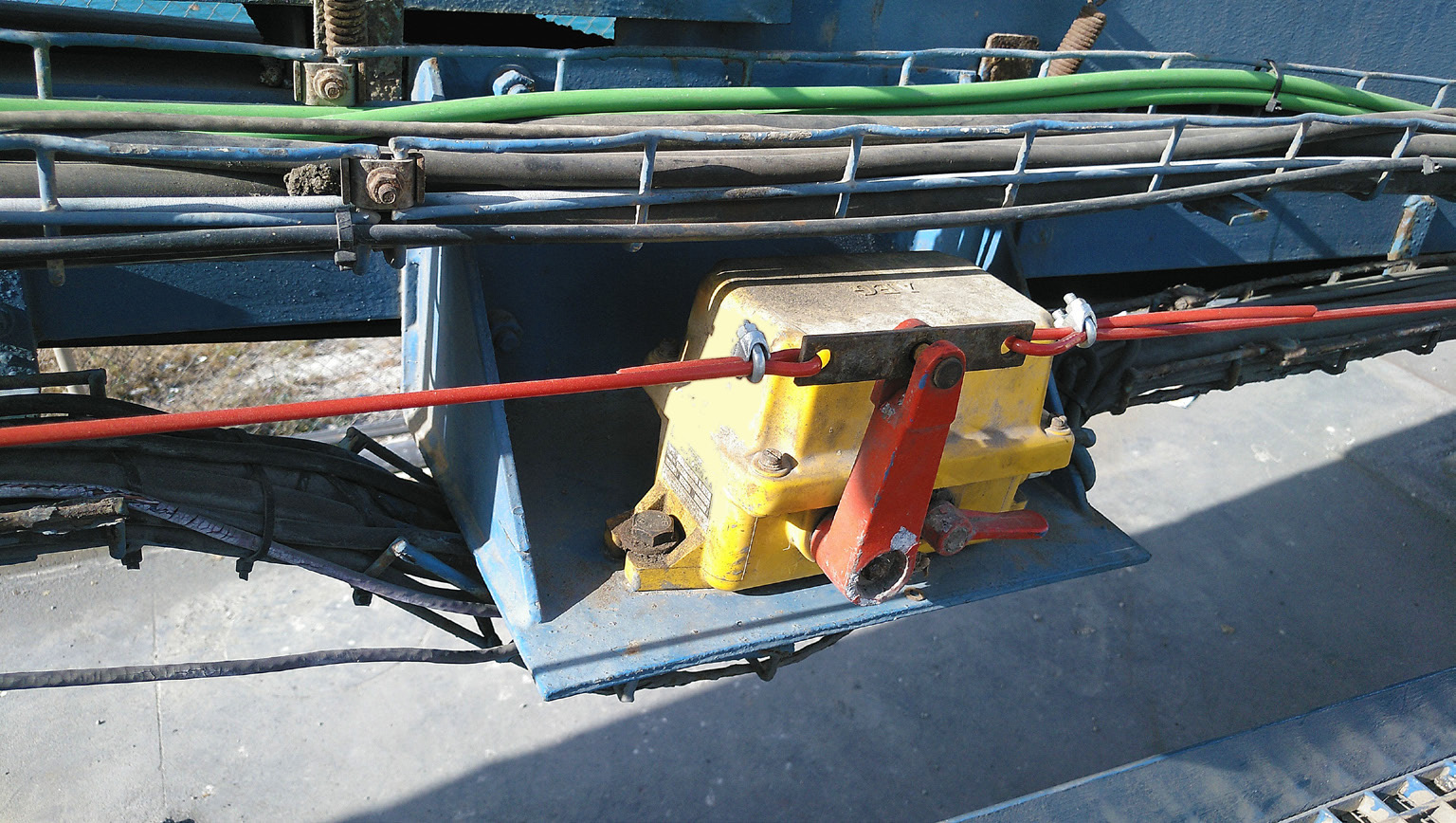 Botón de parada de emergencia tipo cable