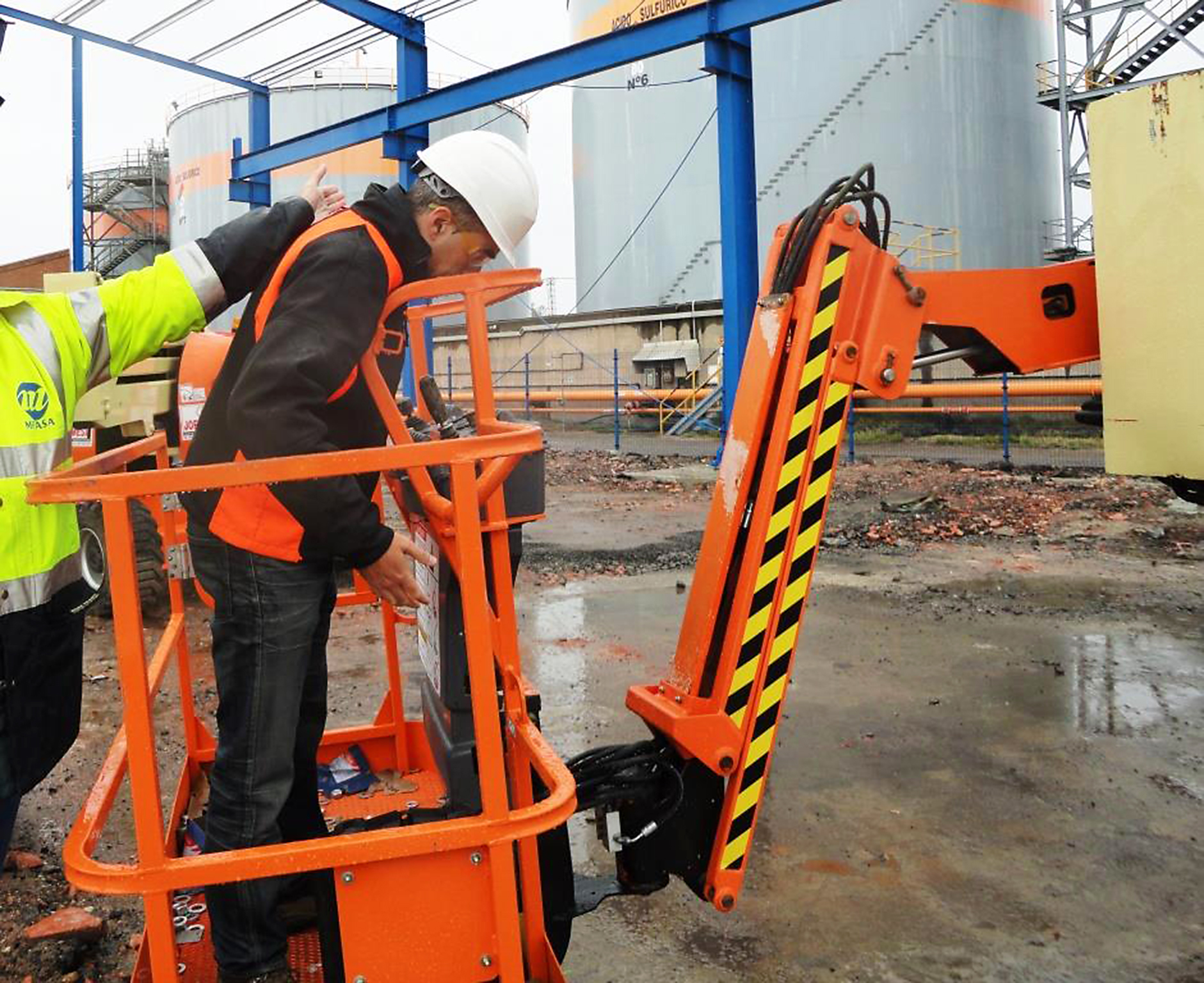 Figura 2: PEMP con dispositivo antiatrapamiento de tipo sensible