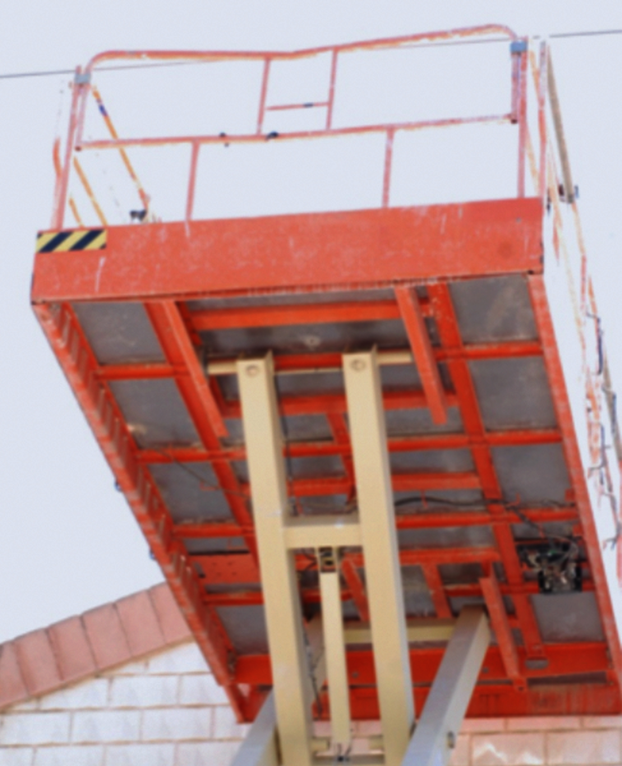 Figura 3: PEMP trabajando en un entorno con presencia de líneas eléctricas