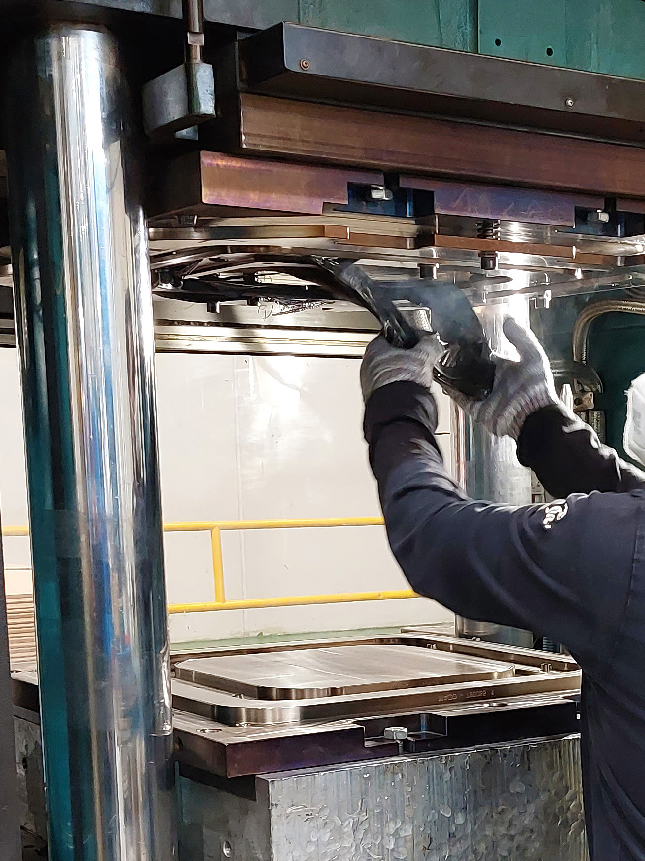 Figura 1: Extracción de las piezas vulcanizadas