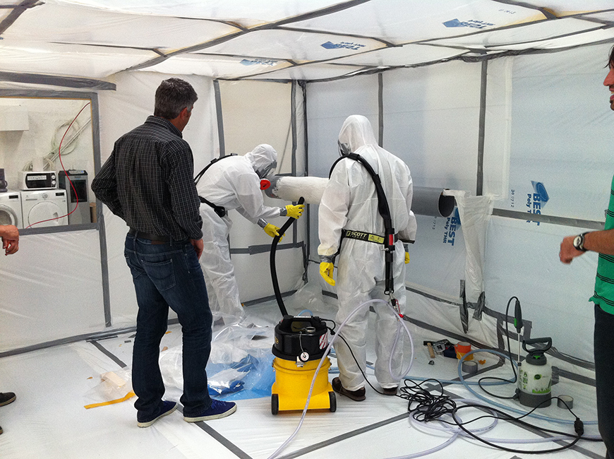 Imagen de tres trabajadores