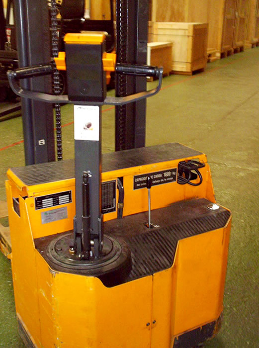 Vista de los mandos de la traspaleta