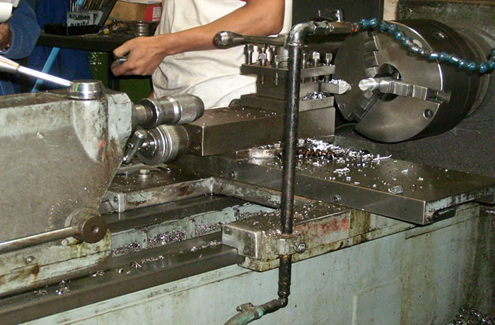 Plato de garras, contrapunto y torreta del torno