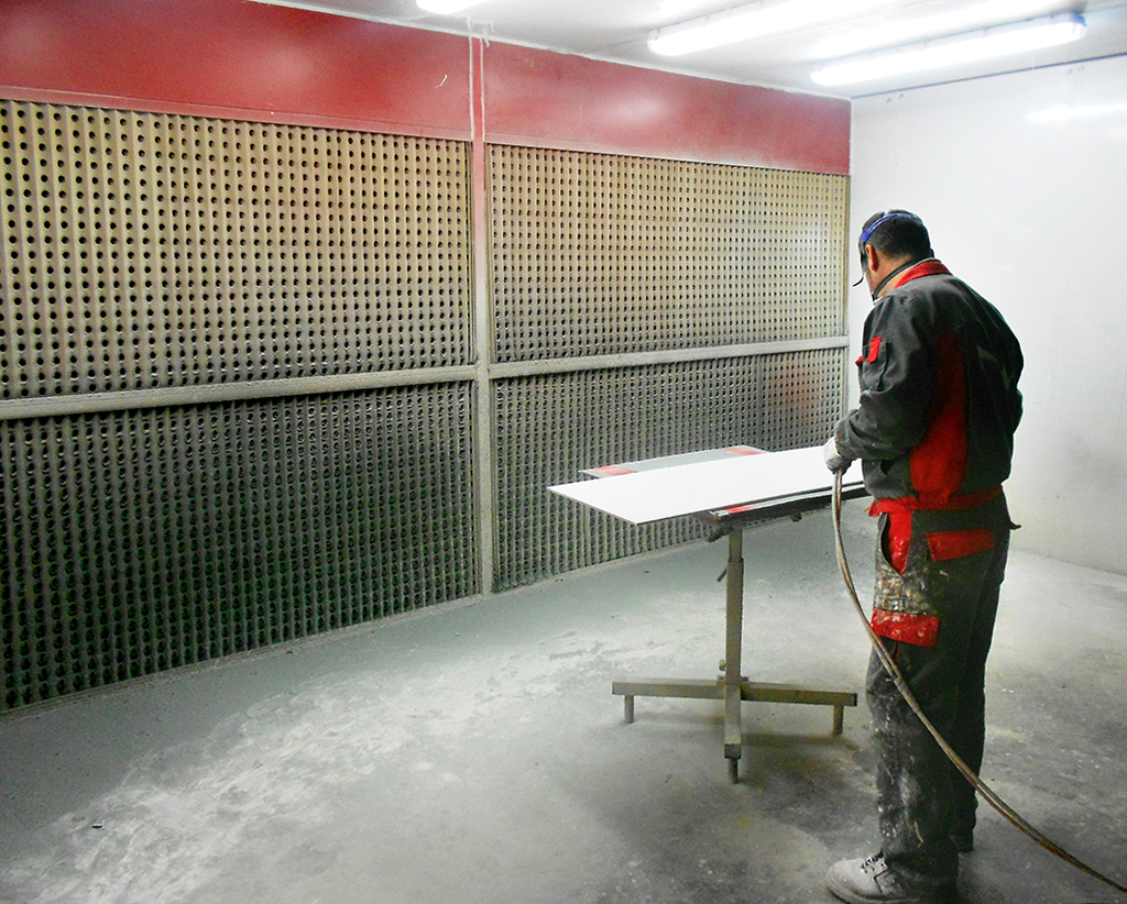 Barnizado en cabina de pintura