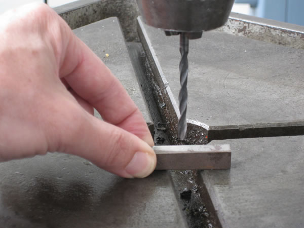 Cómo hacer una mesa para el taladro de columna 